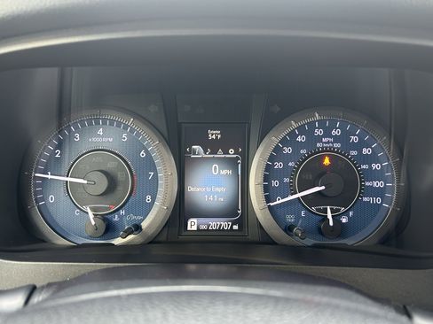 Used 2017 Toyota Sienna XLE image 28