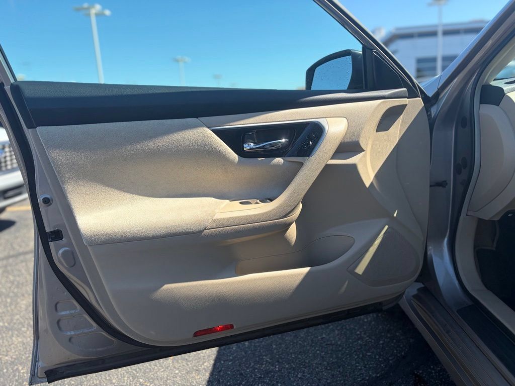 Used 2013 Nissan Altima 3.5 SV w/ Navigation Pkg FWD image 15