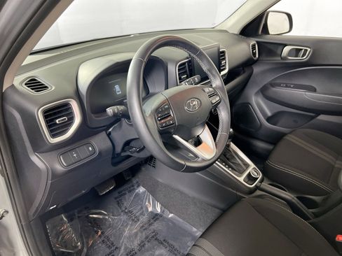 Used 2023 Hyundai Venue SEL w/ Cargo Package image 9