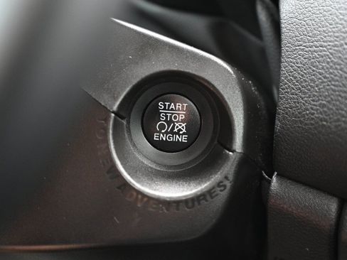 Used 2020 Jeep Renegade Altitude FWD image 27