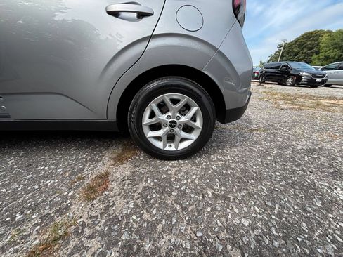 Used 2025 Kia Soul LX w/ LX Technology Package FWD image 8