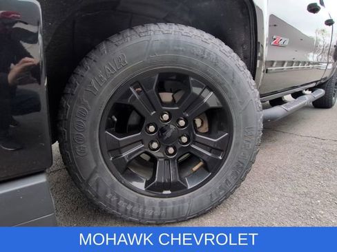 Used 2017 Chevrolet Silverado 1500 LT w/ Midnight Edition image 8
