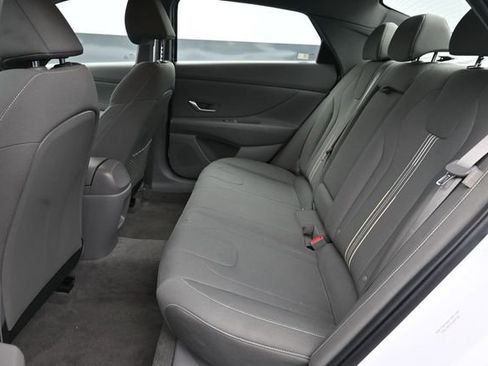 Used 2025 Hyundai Elantra SEL FWD image 29
