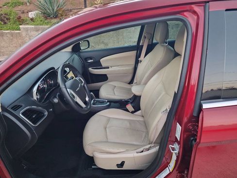 Used 2011 Chrysler 200 Limited image 16