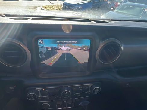 Used 2023 Jeep Gladiator Sport image 33