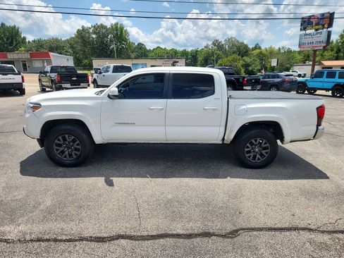 Used 2022 Toyota Tacoma SR5 AWD/4WD image 4