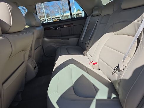 Used 2005 Cadillac De Ville DHS w/ Equipment Group image 18