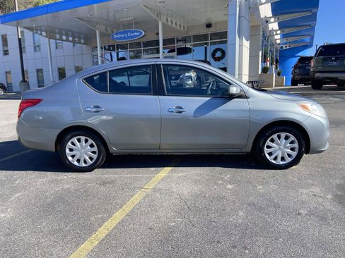 Used 2012 Nissan Versa SV w/ Convenience Pkg image 2