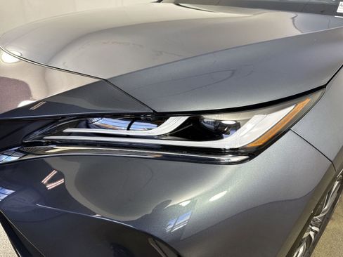 Used 2024 Toyota Venza LE image 27