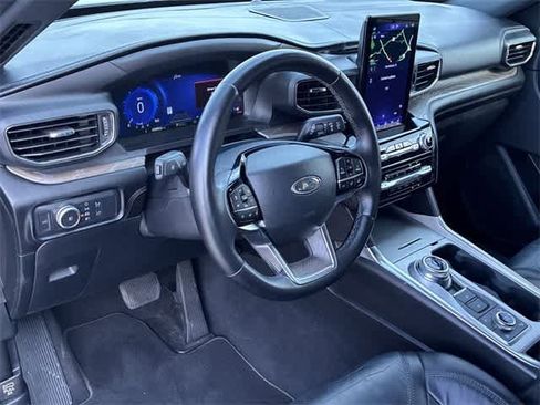 Used 2022 Ford Explorer Platinum w/ Equipment Group 601A image 2