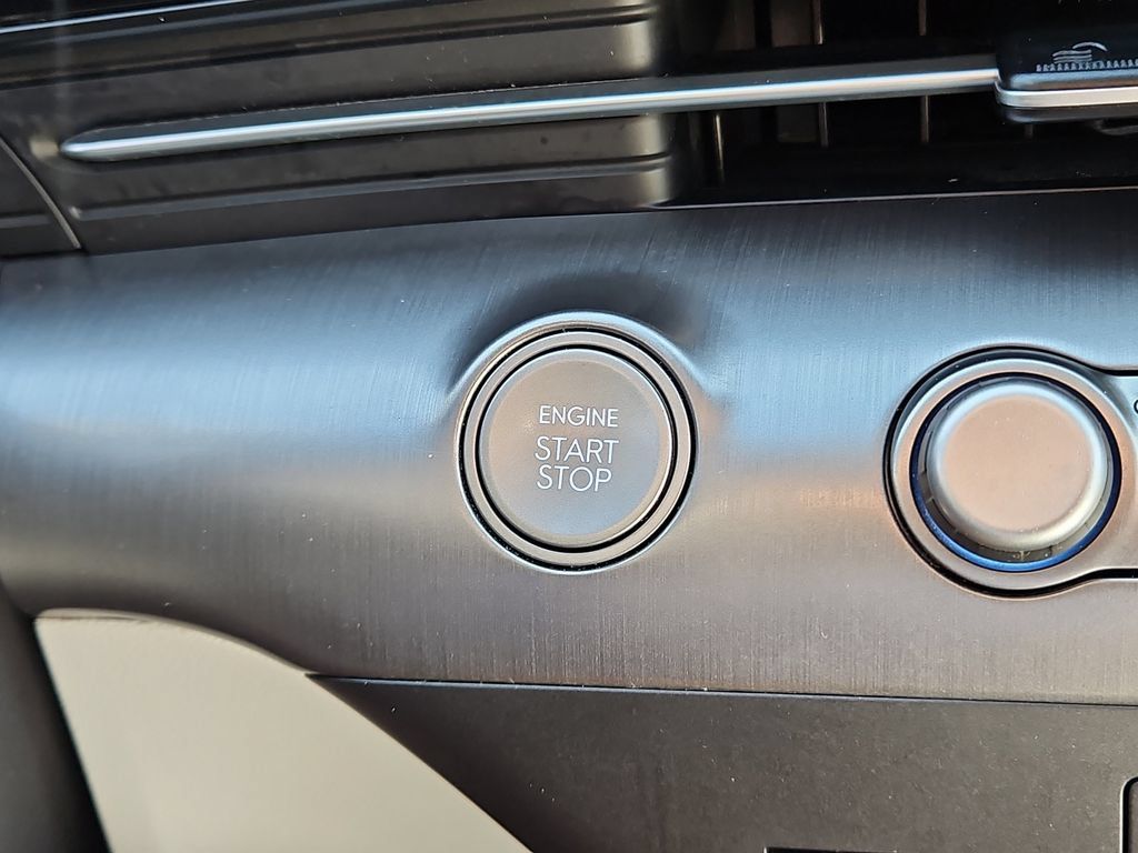 Used 2025 Hyundai Kona SEL FWD image 33