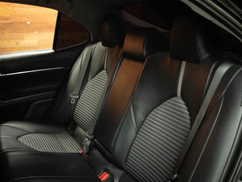 Used 2020 Toyota Camry SE w/ Carpet Mat Package FWD image 12