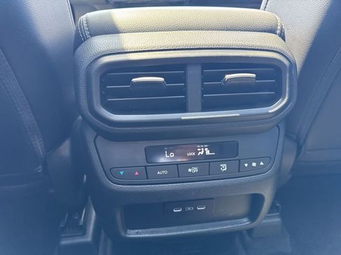 Used 2025 Honda Pilot Touring image 29