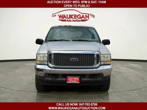 Used 2002 Ford Excursion XLT AWD/4WD image 2