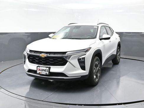 New 2025 Chevrolet Trax LT w/ Driver Confidence Package image 6