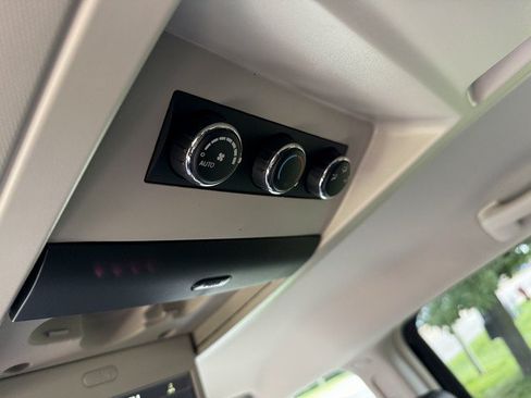 Used 2015 Chrysler Town & Country Touring-L w/ Driver Convenience Group FWD image 15