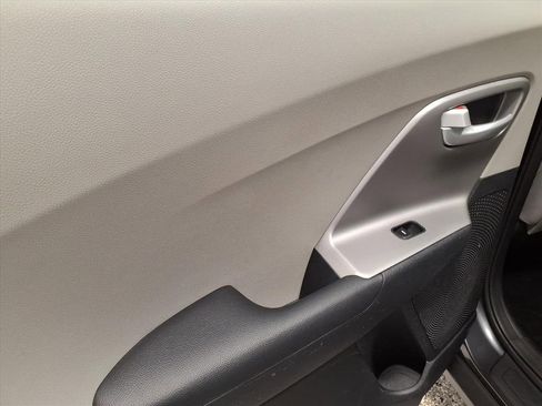 Used 2018 Kia Niro LX image 18