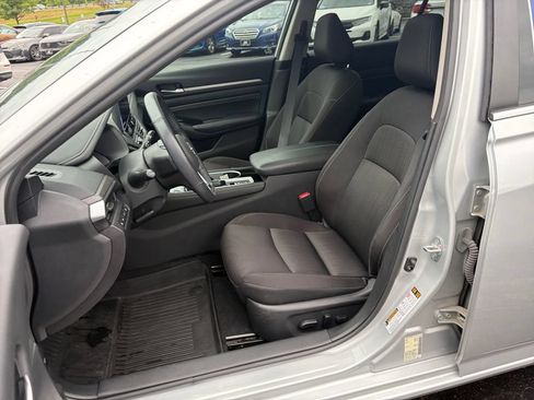 Used 2023 Nissan Altima 2.5 SV w/ SV Premium Package FWD image 17