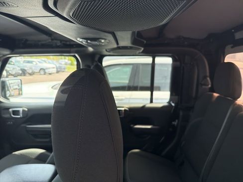 Certified 2021 Jeep Gladiator Sport w/ Quick Order Package 24Q 80Th AWD/4WD image 9