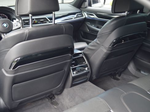Used 2022 BMW 740i w/ M Sport Package RWD image 30