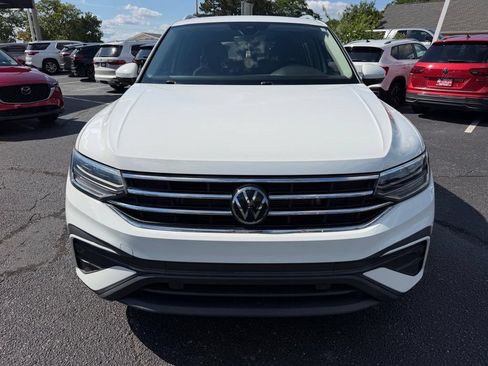 Used 2022 Volkswagen Tiguan SE w/ Panoramic Sunroof Package FWD image 3