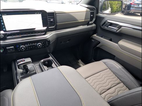 Used 2025 Chevrolet Silverado 1500 ZR2 w/ Technology Package AWD/4WD image 9