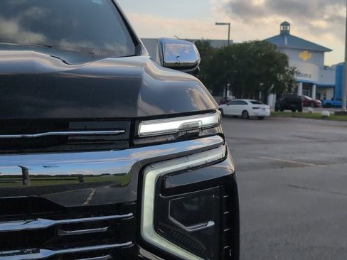 Used 2025 Chevrolet Suburban Premier AWD/4WD image 13