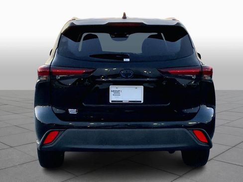 Used 2024 Toyota Highlander XLE image 5