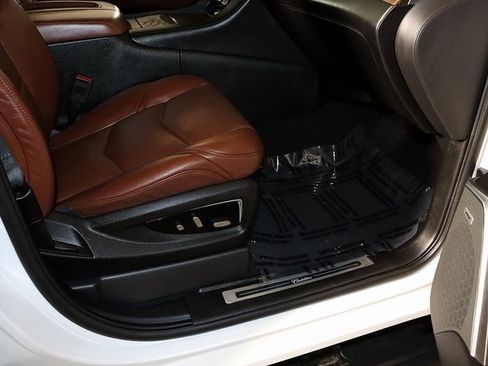 Used 2019 Cadillac Escalade Premium Luxury image 39