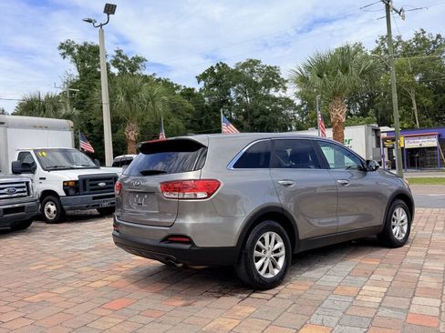 Used 2017 Kia Sorento L FWD image 5