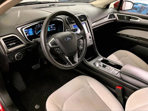 Used 2020 Ford Fusion SE w/ Equipment Group 151A FWD image 12