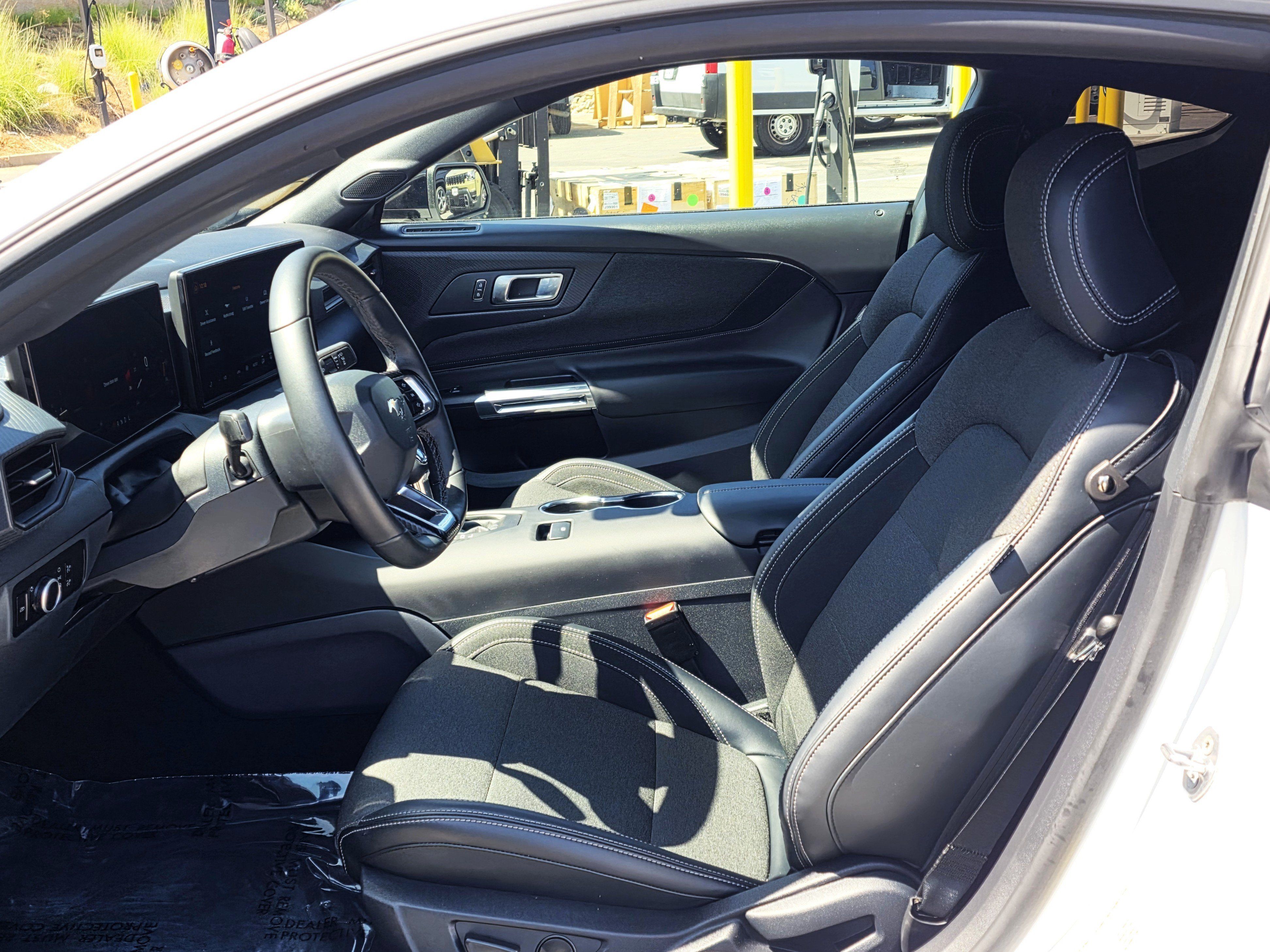 Used 2025 Ford Mustang Coupe RWD image 9