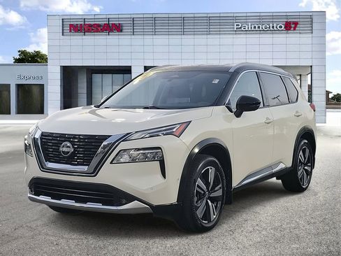 Certified 2022 Nissan Rogue Platinum w/ Head-Up Display Package image 3