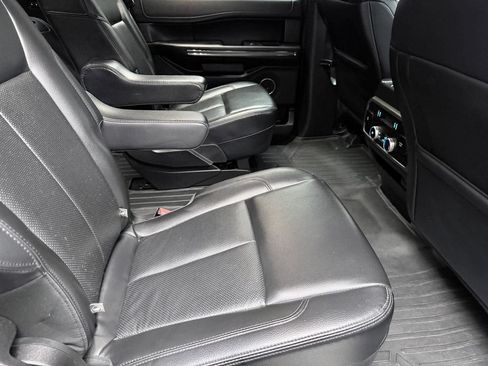 Used 2020 Ford Expedition XLT w/ Equipment Group 202A AWD/4WD image 13