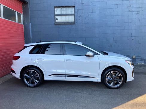 Used 2023 Audi Q4 e-tron Premium Plus w/ Premium Plus image 2