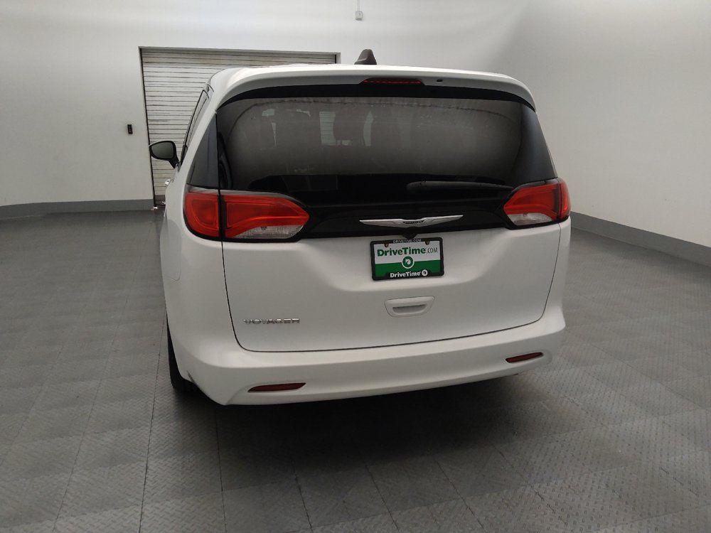 Used 2023 Chrysler Voyager LX FWD image 6