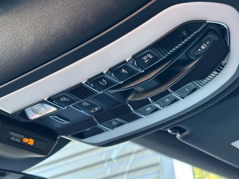 Used 2024 Porsche Macan image 21