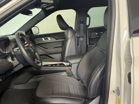 Used 2025 Ford Explorer ST-Line w/ ST-Line Street Pack AWD/4WD image 23