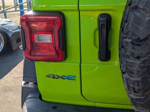 Used 2021 Jeep Wrangler Unlimited Rubicon 4xe w/ Cold Weather Group AWD/4WD image 5