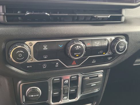 Used 2024 Jeep Wrangler Sport S image 22