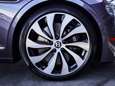 Used 2026 Bentley Flying Spur Plug-In Hybrid AWD/4WD image 19