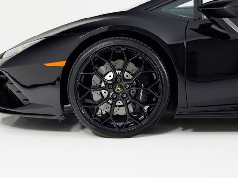 Used 2021 Lamborghini Huracan EVO RWD image 11