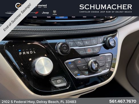 Used 2023 Chrysler Pacifica Touring-L FWD image 21