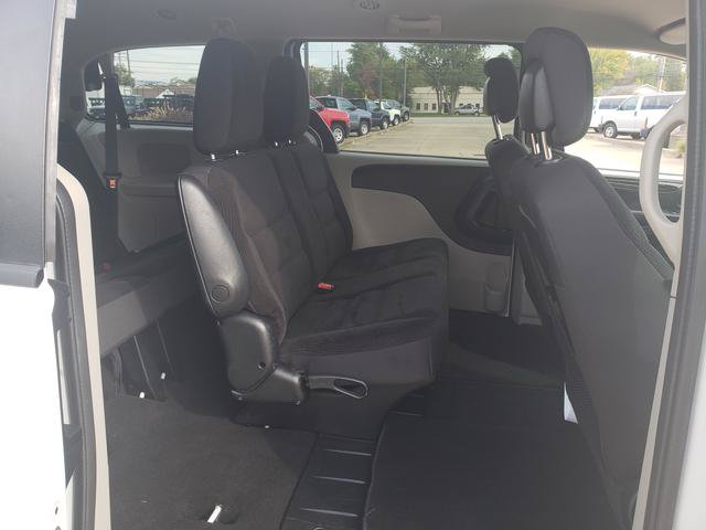 Used 2018 Dodge Grand Caravan SE w/ UConnect Hands-Free Group FWD image 15