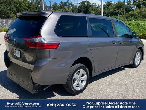 Used 2020 Toyota Sienna L FWD image 11