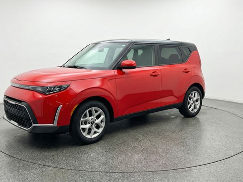 Used 2025 Kia Soul LX w/ LX Technology Package image 3