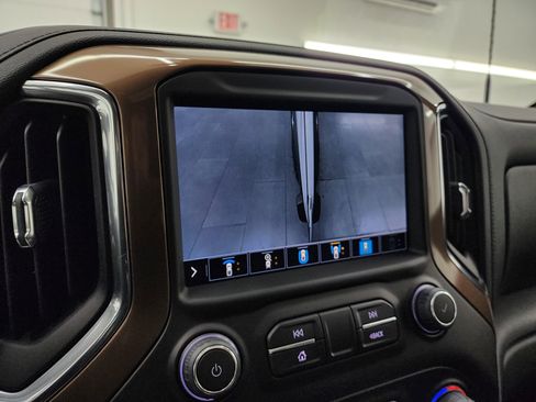 Used 2022 Chevrolet Silverado 2500 High Country w/ Safety Package II image 24