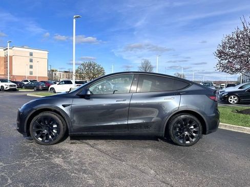 Used 2024 Tesla Model Y Long Range AWD/4WD image 4