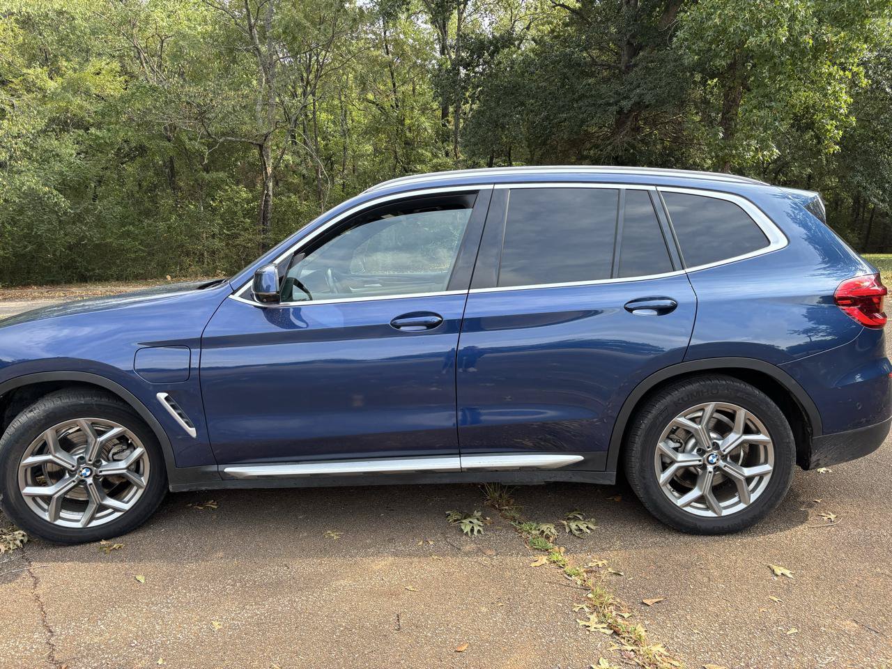 Used 2021 BMW X3 xDrive30e w/ Convenience Package AWD/4WD image 2