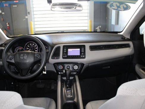 Used 2022 Honda HR-V LX image 24